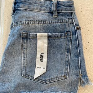 Like vintage but better. 5 pocket denim with high waist, side step raw cut hem.
